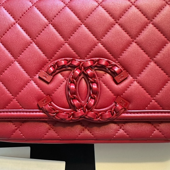 CC Filigree Leather Handbag, burgundy color. - Picture 4 of 15